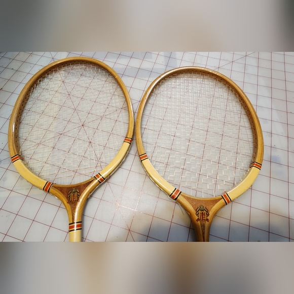 2 Vintage Artis Gold Lion Badmitton Rackets - Picture 2 of 4